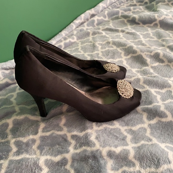 Peep toe with sparkly embellishments - Picture 2 of 4